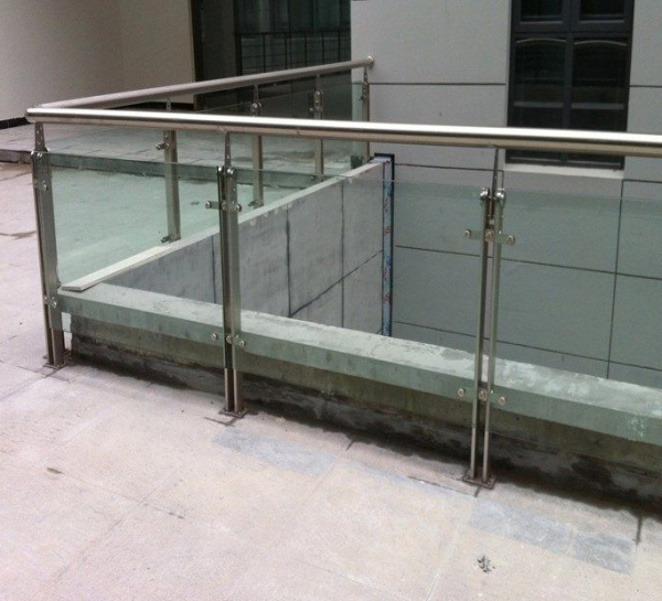 阳台护栏在装修时怎么选材以及其搭配技巧